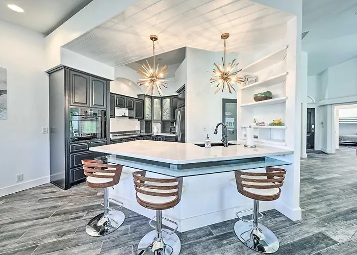 Spacious House On The Colorado River! Parker