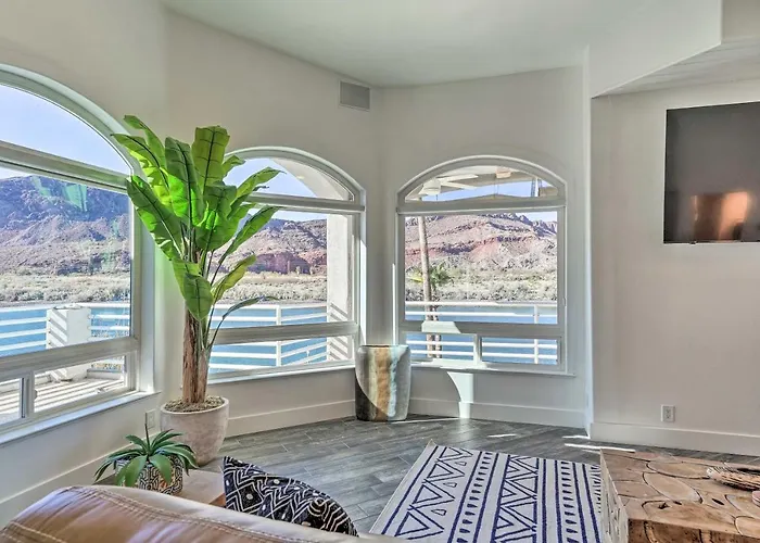 Holiday home Spacious House On The Colorado River!